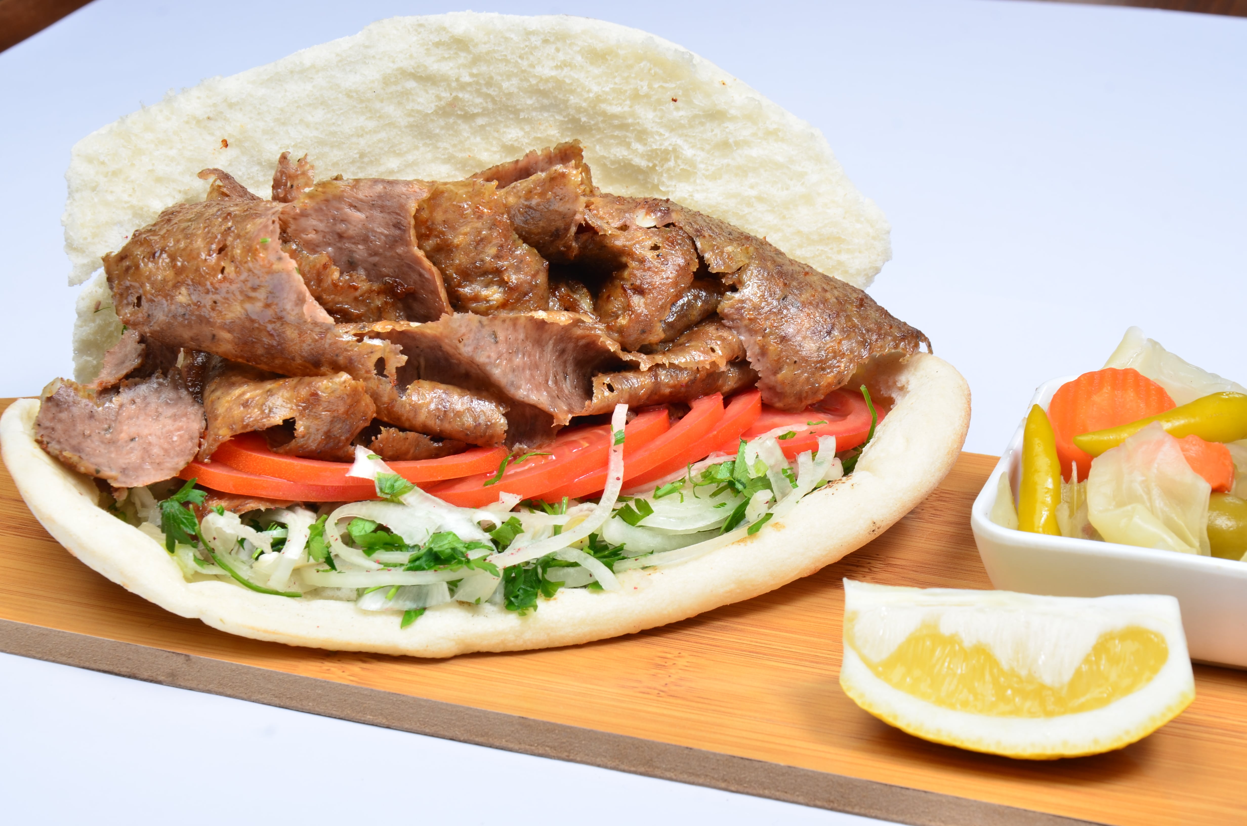 Kıbrıs Pidesinde Et Döner